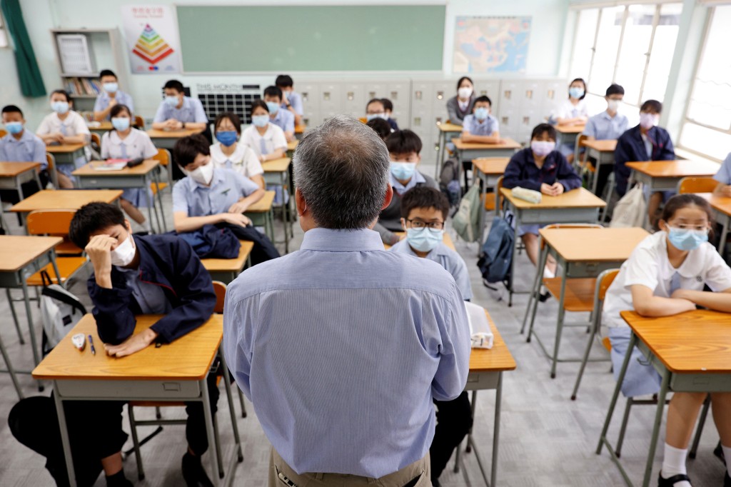Hong Kong teachers exit under shadow of security law,
schools scramble to fill gaps 1