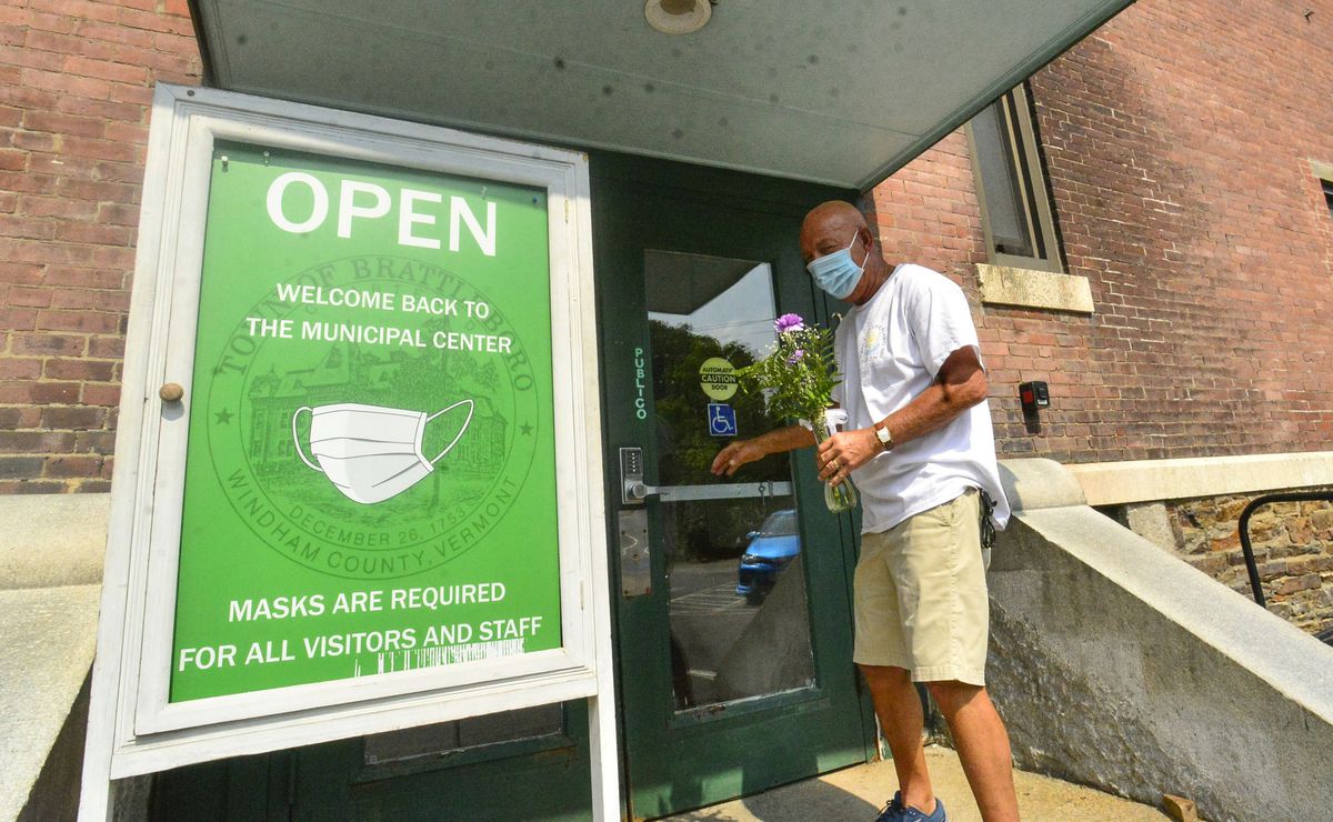 Chicago’s COVID-19 travel advisory now covers all US states
outside Illinois; unvaccinated residents asked not to
travel 1 Chicago’s COVID-19 travel advisory now covers all US states
outside Illinois; unvaccinated residents asked not to
travel 1