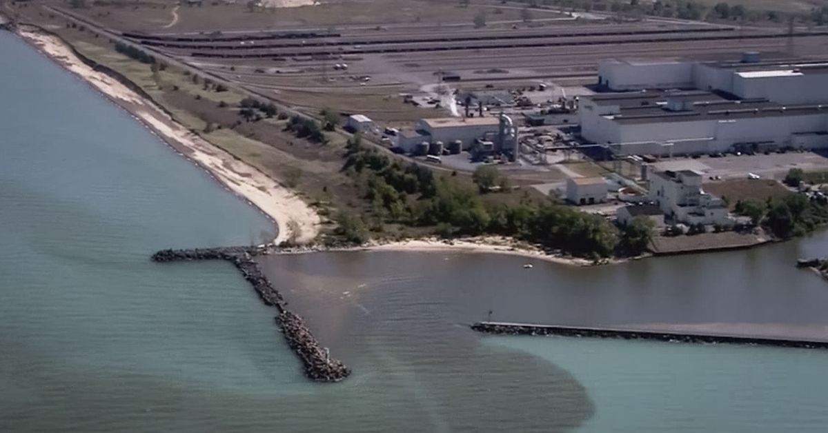 Indiana Dunes beaches reopen after U.S. Steel spills iron
into Lake Michigan 1
