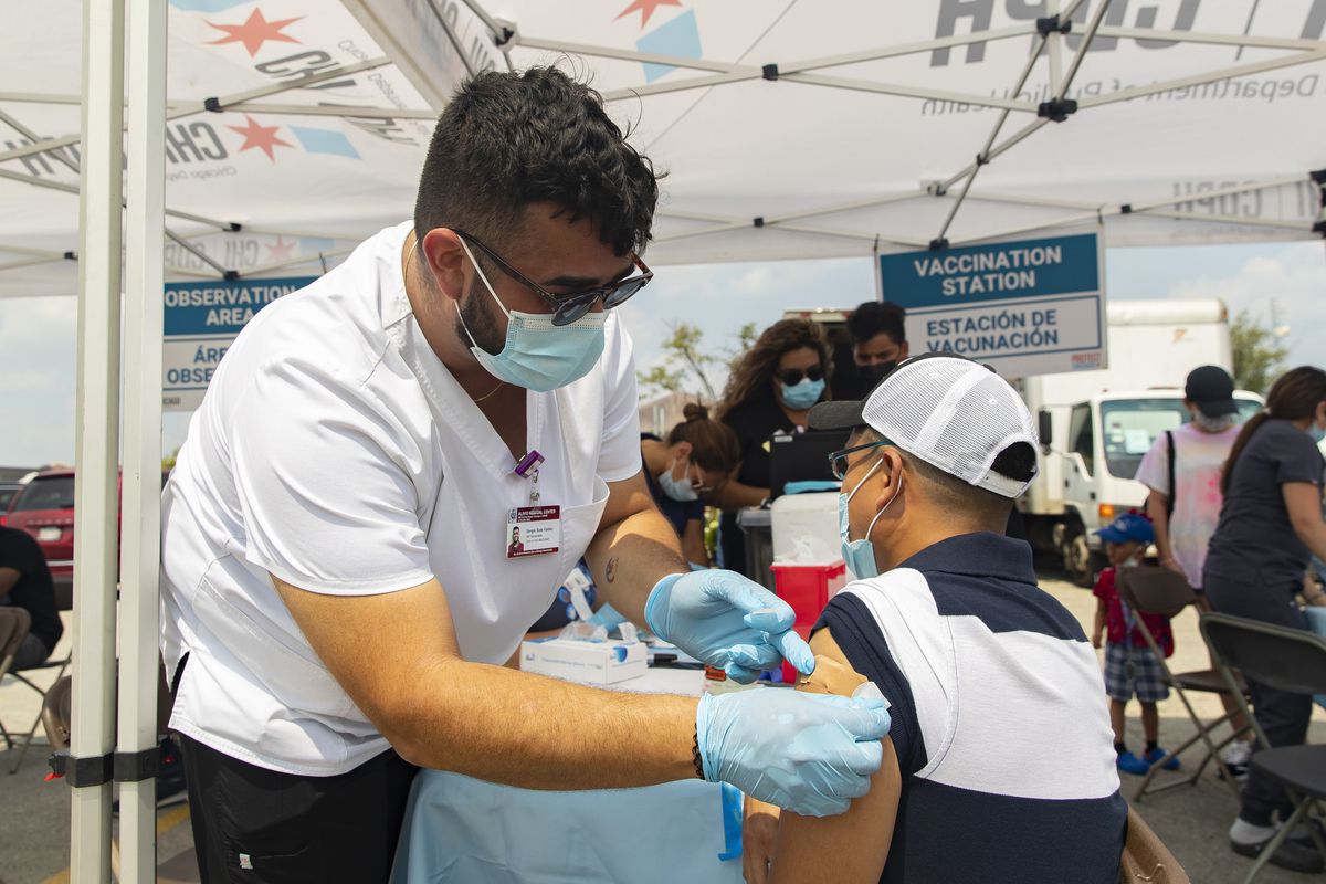 Chicago physicians criticize FDA decision, saying COVID-19
booster shots should be available to the general public 1 Chicago physicians criticize FDA decision, saying COVID-19
booster shots should be available to the general public 1