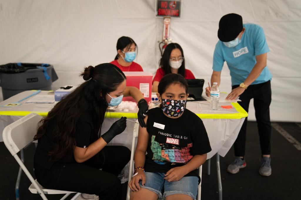 US has enough COVID-19 vaccines for boosters, kids’
shots 1