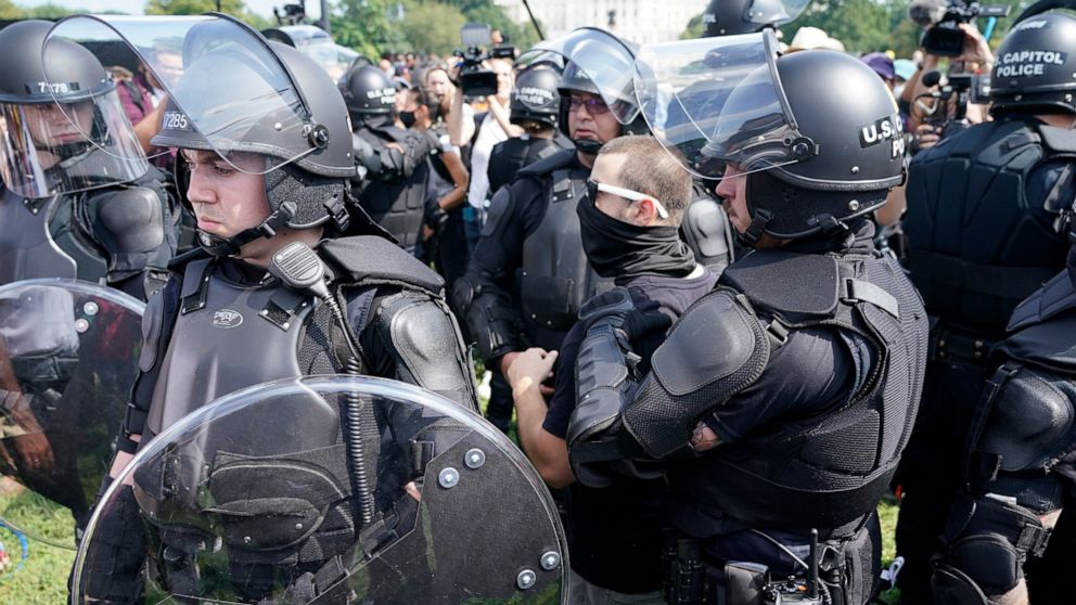 Federal officer arrested at Capitol rally won't be
charged 1