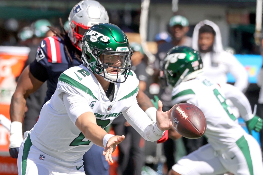 Zach Wilson throws four interceptions in ugly Jets loss to
Patriots 1