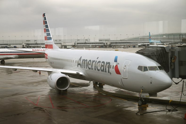 Passengers Sing 'Hey Hey Hey Goodbye' as People Kicked Off
Flight for Not Wearing Masks 1