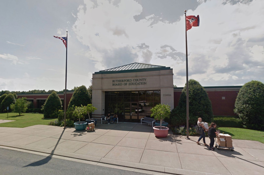 Student whose grandma died of COVID-19 heckled by adult
anti-maskers at school board meeting 1