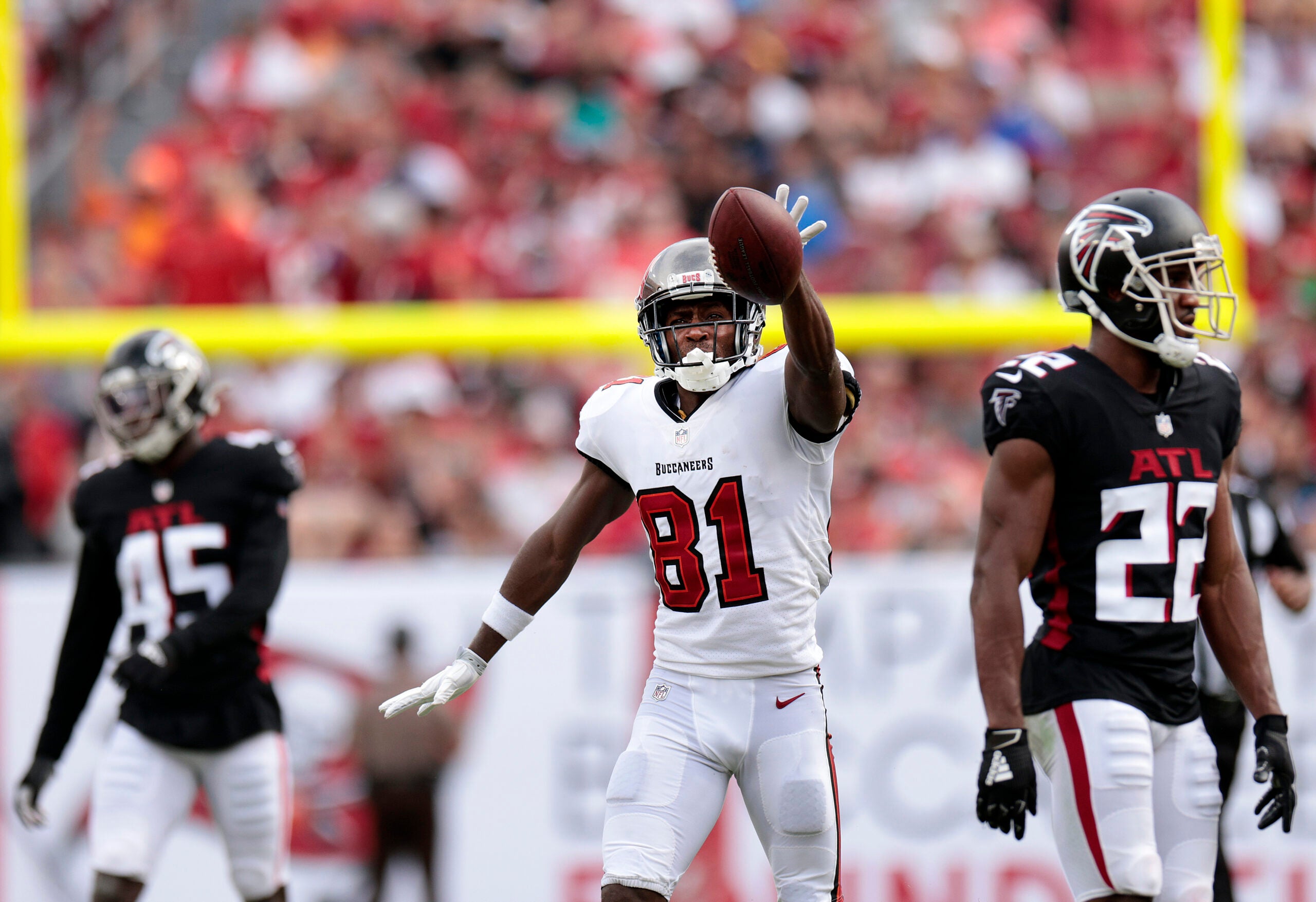 Buccaneers place Antonio Brown on COVID-19 list 1