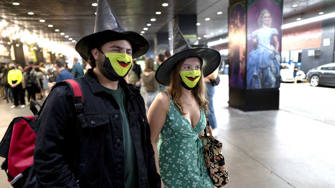 3 Of The Biggest Broadway Shows Reopen With COVID
Rules 1