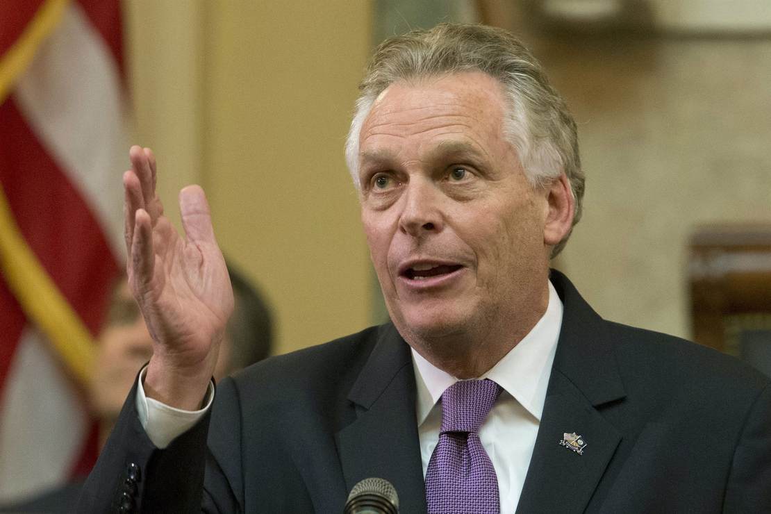Who Is that Unmasked Man? He's Another Democrat Violating
Amtrak's Federal Mask Mandate 1
