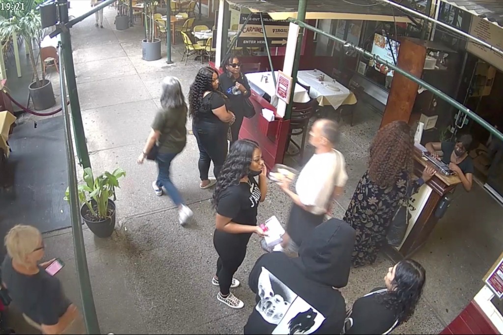 Carmine’s releases new footage of attack on staff amid BLM
protests targeting eatery 1