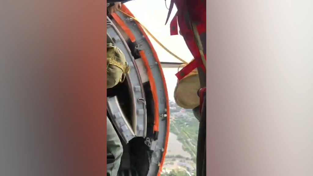 Oh, ‘chute’! Two parachuting police officers get
tangled 1