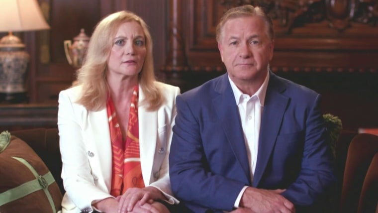 Missouri court asked to suspend law licenses of couple who
waved guns at protesters 1