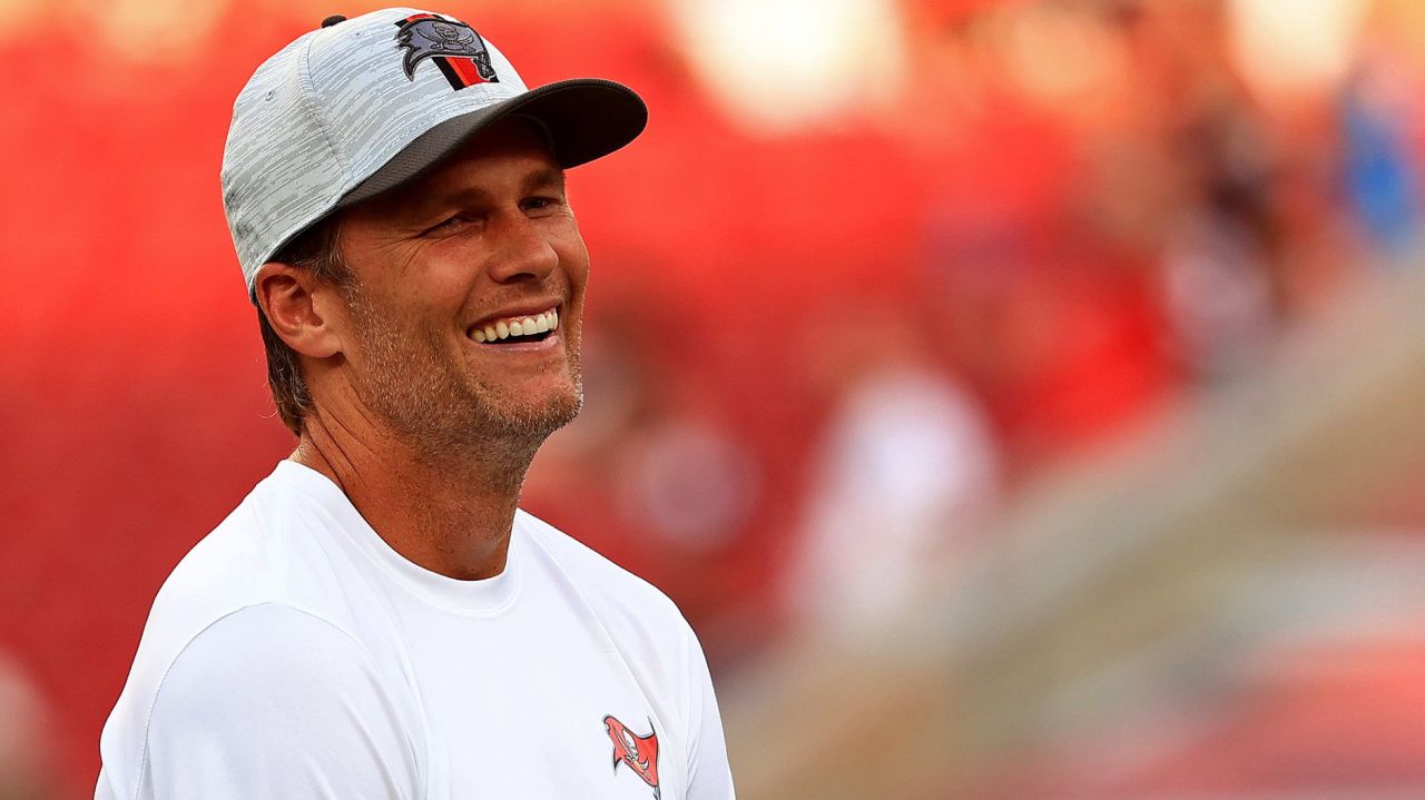 NFL Week 1 TNF pick: Back Tom Brady, Bucs vs. Cowboys on
opening night 1