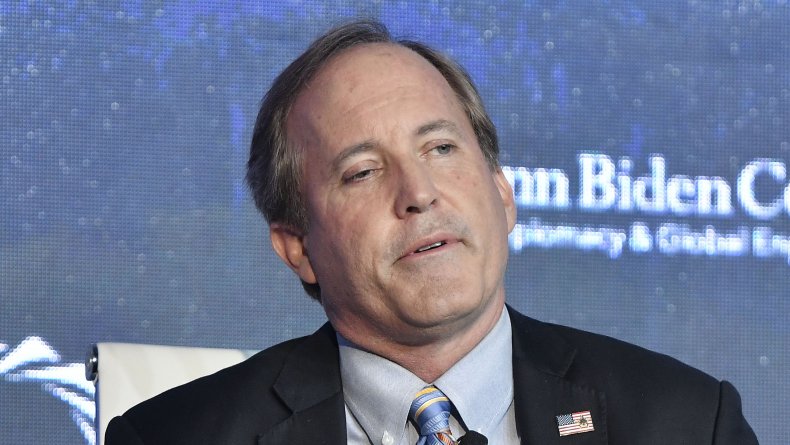 Texas AG Sues 6 School Districts, Calls Mask Mandates
'Unlawful Political Maneuvering' 1