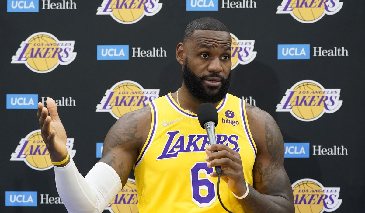LeBron James confirms he got the COVID-19 vaccine, won't try
to convince others to get it 1