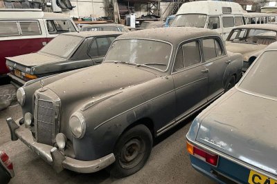 174 Long-Forgotten, Dust-Covered Classic Cars Found Sitting
in a London Warehouse 1 174 Long-Forgotten, Dust-Covered Classic Cars Found Sitting
in a London Warehouse 1