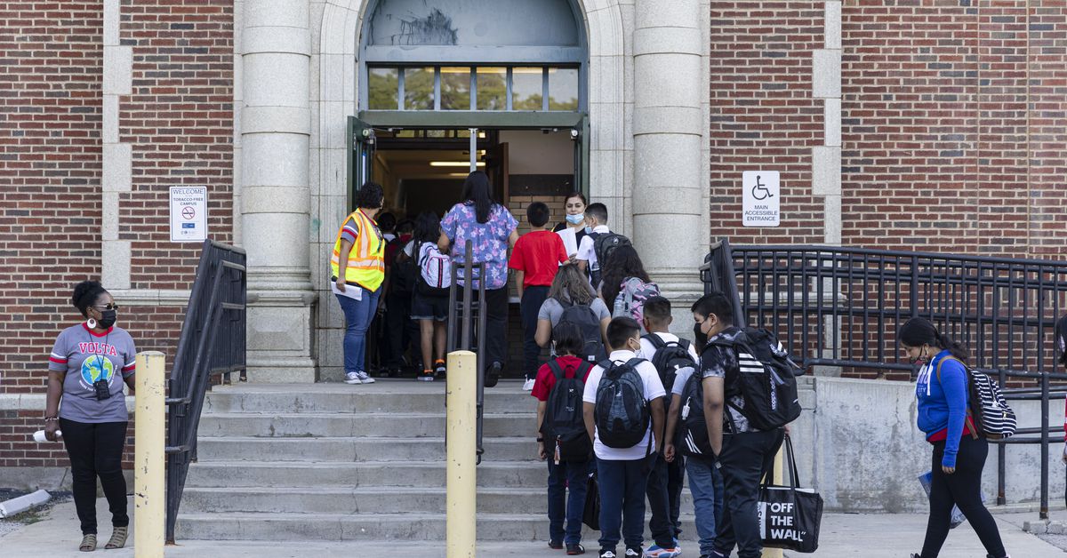 Nearly 3,000 CPS students exposed to COVID-19 in 8
days 1