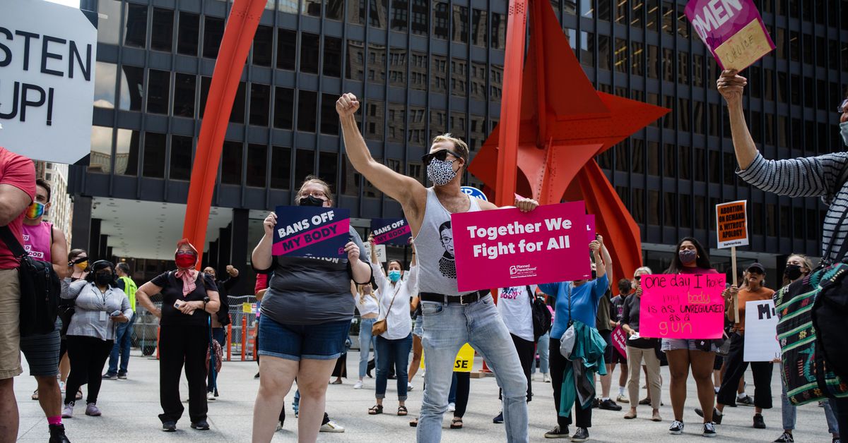 Texas near total abortion ban opens door to Illinois
parental notice repeal, bolstering abortion rights 1