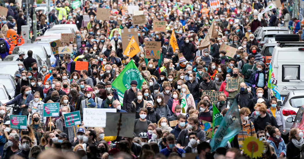 German Protesters Call for Climate Action as Election
Nears 1