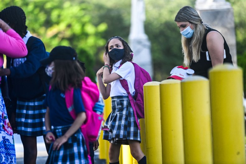 Florida Man Apologizes After Confrontation Threat Over Mask
Mandate Puts School in Lockdown 1