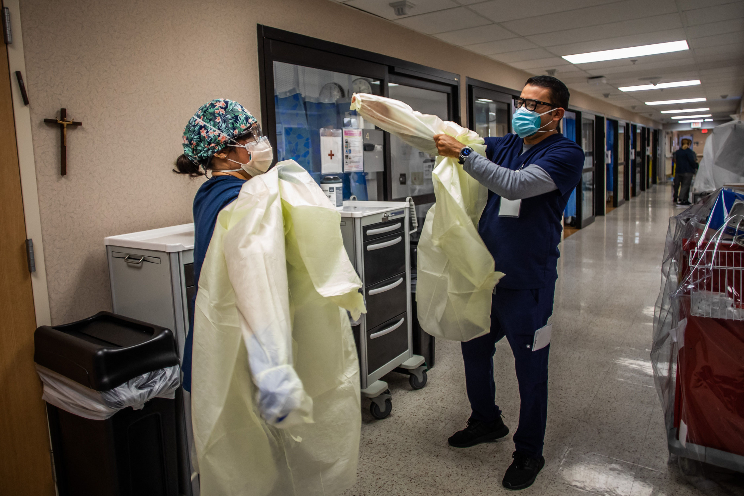 COVID-19 Live Updates: American Hospitals Begin Rationing
Healthcare, Schools Face Delta Variant Surge 1