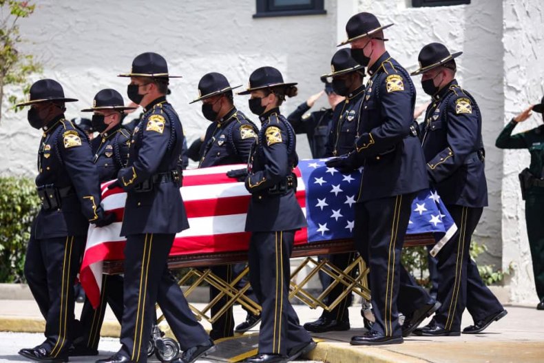 Widow of Unvaccinated Police Officer Killed by COVID Warns
Virus 'Will Destroy You' 1