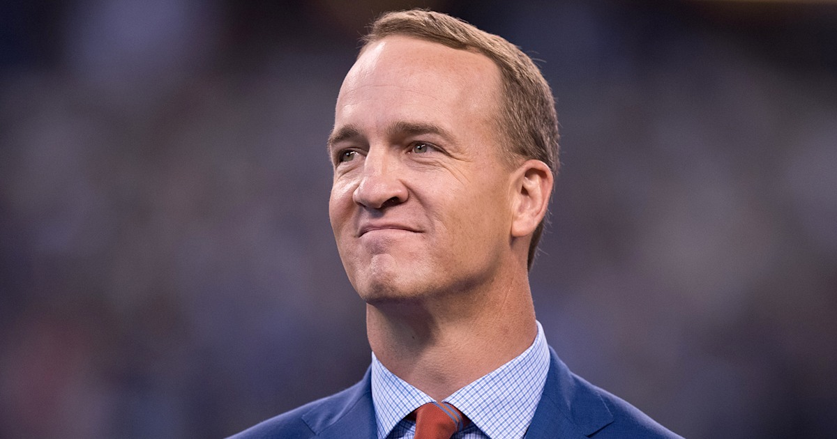 Peyton Manning says he suspects the Patriots bugged his
locker 1