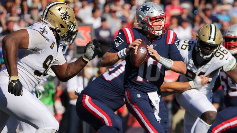 Boomer Esiason: Patriots’ Mac Jones will be ‘fine’ despite
rough Week 3 1