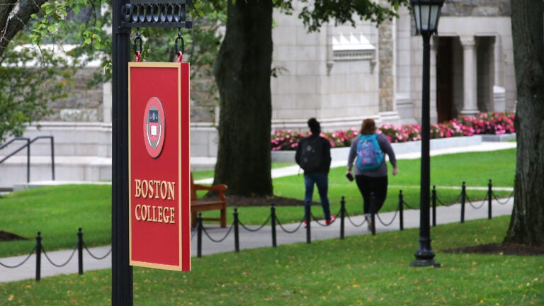 Boston College faculty question decision not to require
masks in classrooms 1