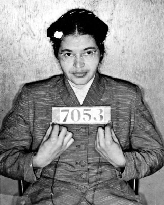 Oregon school staffer on leave for wearing Rosa Parks
blackface in vaccine protest 1