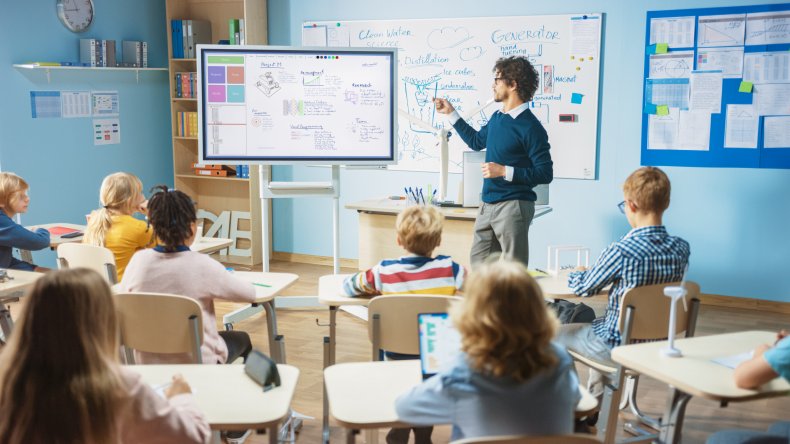 Teacher's Classroom Money System Divides Opinion As He
Charges 'Desk Rent' 1