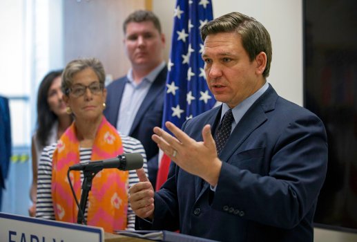 Florida court reinstates Gov. Desantis’ ban on mask
mandates 1