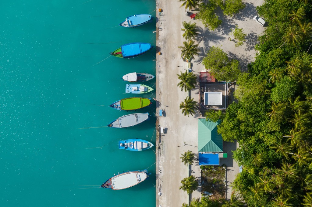 Move over, millionaires, the Maldives are now open to the
middle class 1