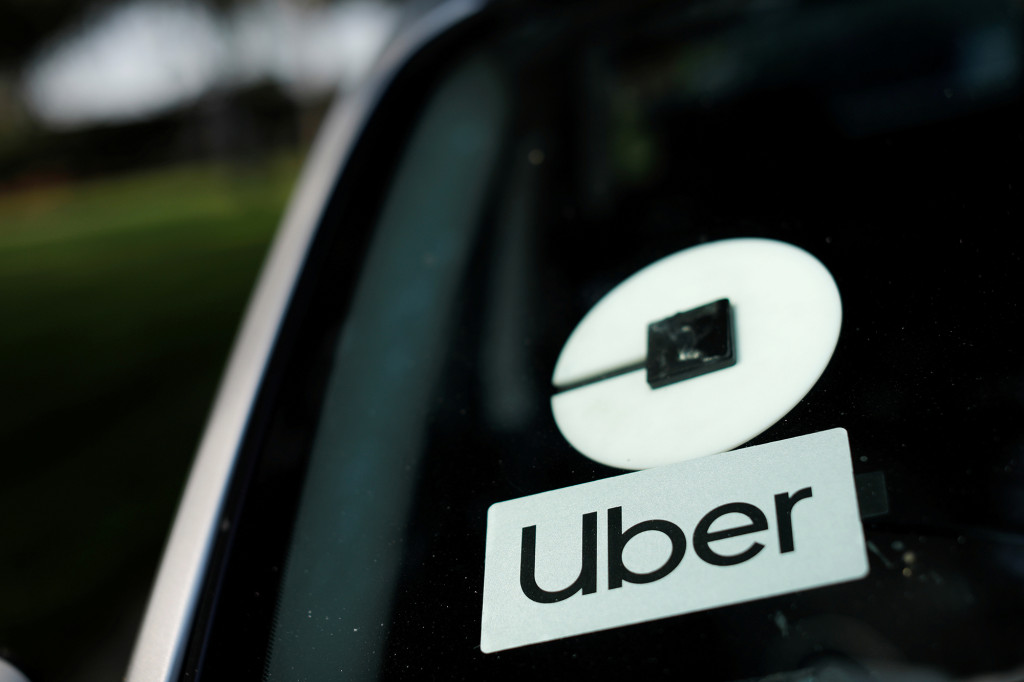 Uber must classify drivers as employees, not contractors:
Dutch court 1