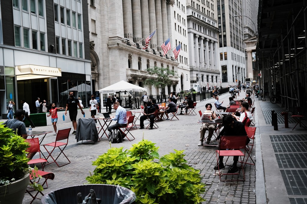 Latte sales soar in downtown Manhattan as Wall Street
reopens: data 1
