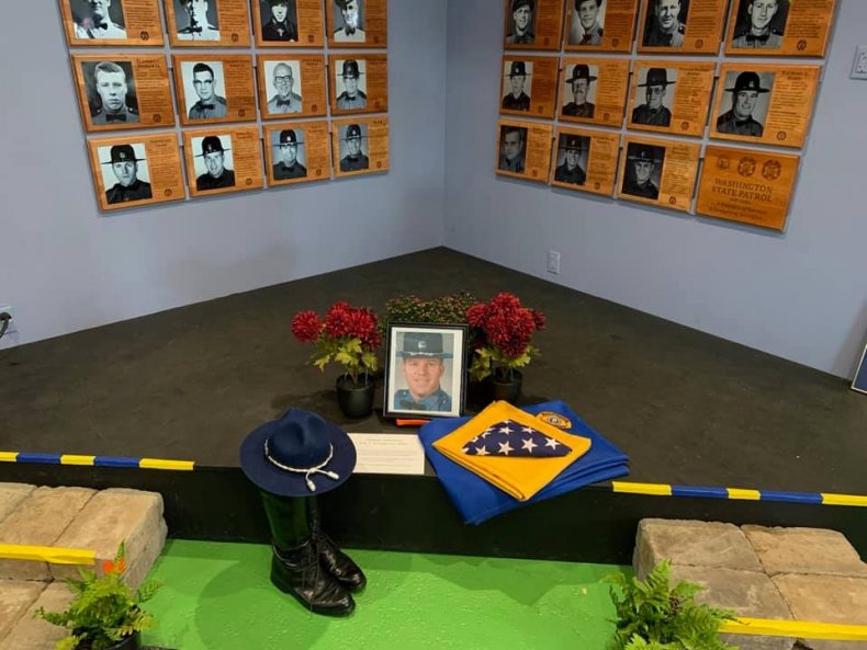 As Washington State Trooper Dies of COVID-19, Hundreds More
Seek Vaccine Exemptions 1