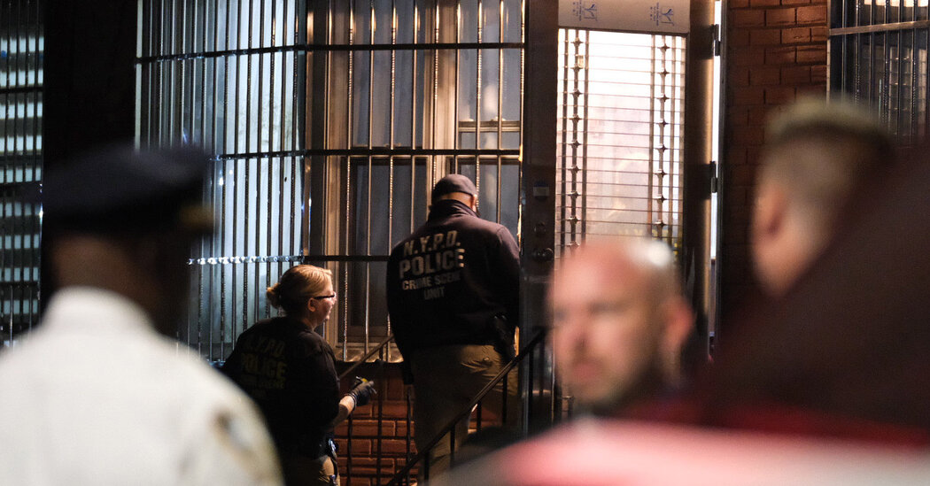 N.Y.P.D. Officer Fatally Shoots Woman at Girlfriend’s Home,
Police Say 1