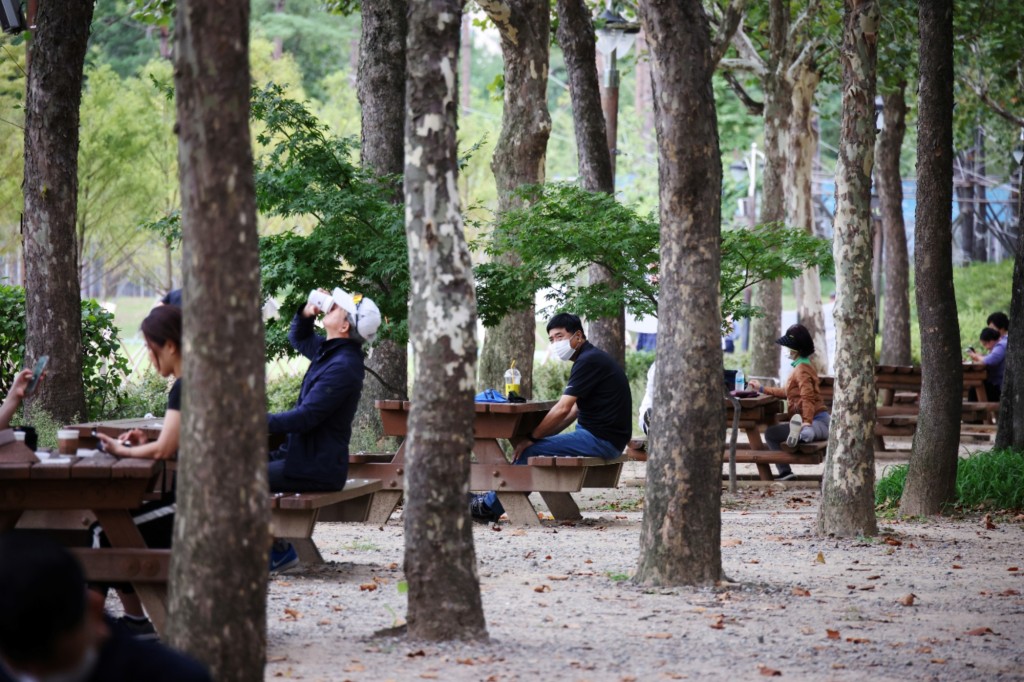 South Korea launches panel to debate ‘living with
COVID-19’ 1