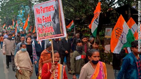 Farmers among 6 killed as India protest erupts in
violence 1