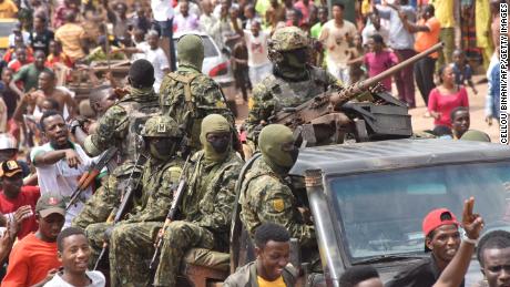 Sudan protesters call for military coup as political crisis
deepens 1