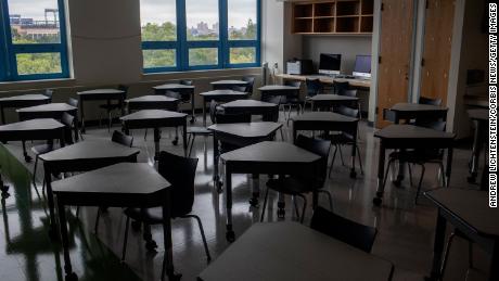 Covid-19 vaccine mandate now in effect for NYC
educators 1