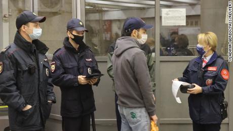 Moscow is going back into lockdown as Covid-19 deaths
multiply in Russia 1