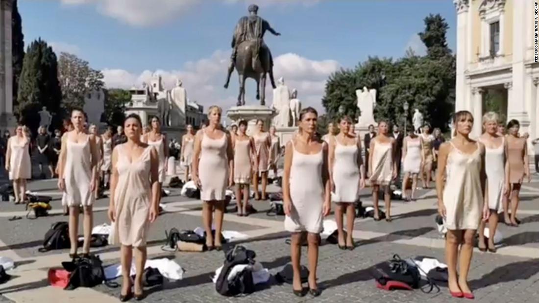 Italian flight attendants strip down to protest working
conditions 1