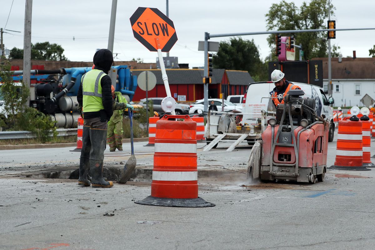 Dixmoor identifies problematic valve in ongoing water
crisis, but water pressure remains low, and schools and businesses
still closed 1 Dixmoor identifies problematic valve in ongoing water
crisis, but water pressure remains low, and schools and businesses
still closed 1
