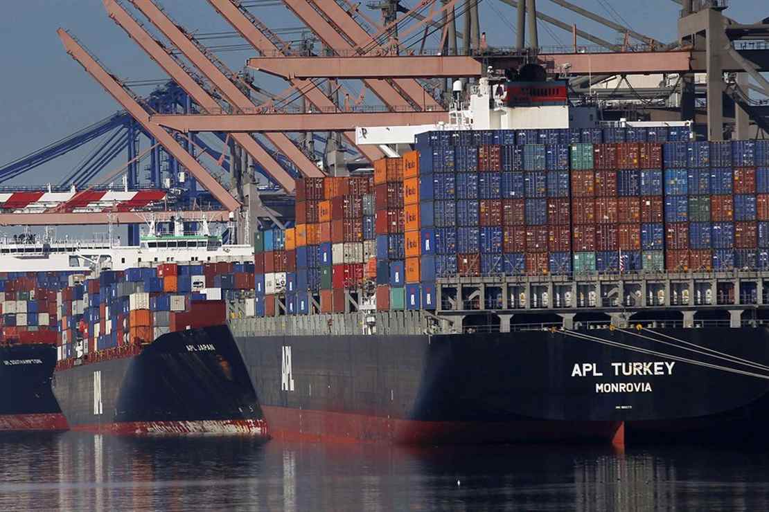 Los Angeles Port a 'Ghost Town' Despite Biden Order to
Remain Open on Weekends 1