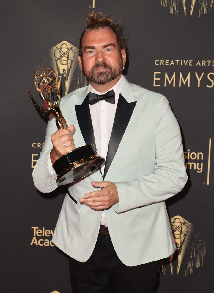 Emmy-Winning ‘Bridgerton’ Hairstylist Dies From COVID-19
Aged 53 1