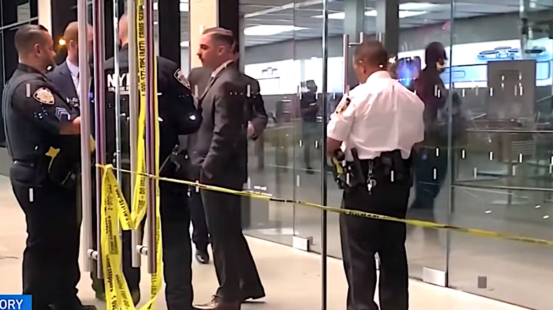 Manhattan Apple Store Guard Stabbed Twice In Mask
Dispute 1