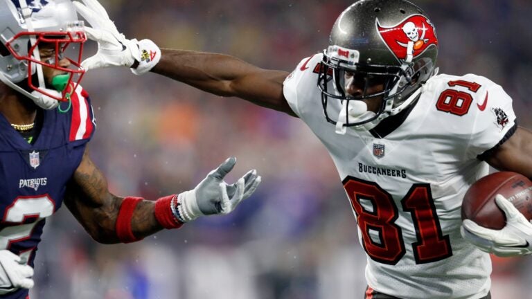 Antonio Brown weighs in on departure from Patriots after
Bucs win 1
