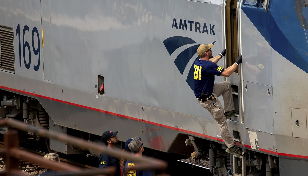 DEA agent and suspect killed, police officers injured after
shootout aboard Amtrak train in Arizona 1 DEA agent and suspect killed, police officers injured after
shootout aboard Amtrak train in Arizona 1