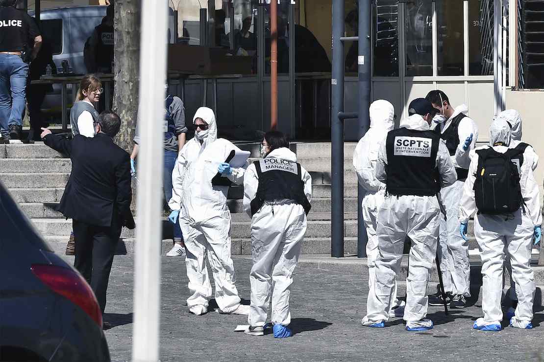 Putin Orders One-Week Lockdown Due to COVID Deaths. Could It
Happen Here? 1
