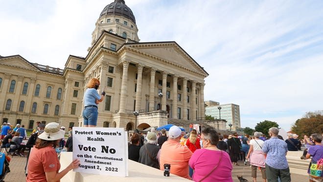 Hundreds of marches begin nationwide as protesters decry
'unprecedented attack' on reproductive rights 1